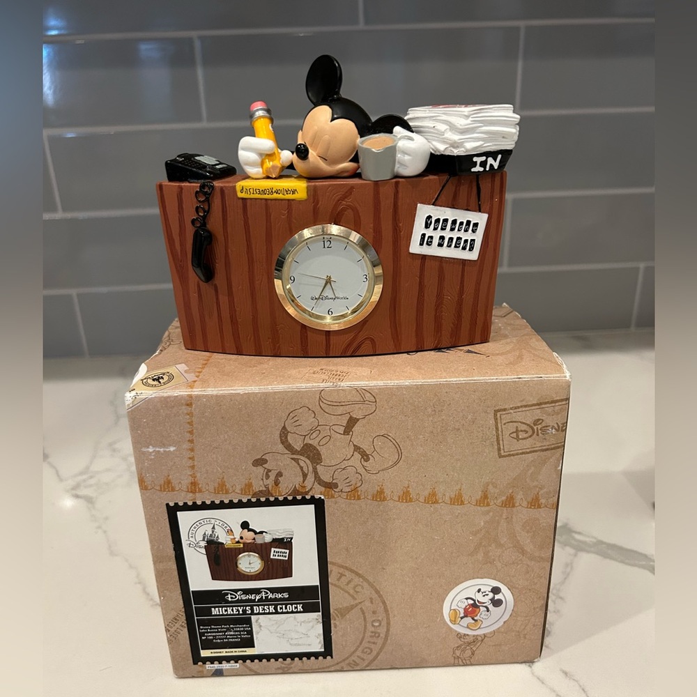 Disney World Mickey Mouse Sleeping Wood Desk Clock Vacation NIB‎ Needs Battery
